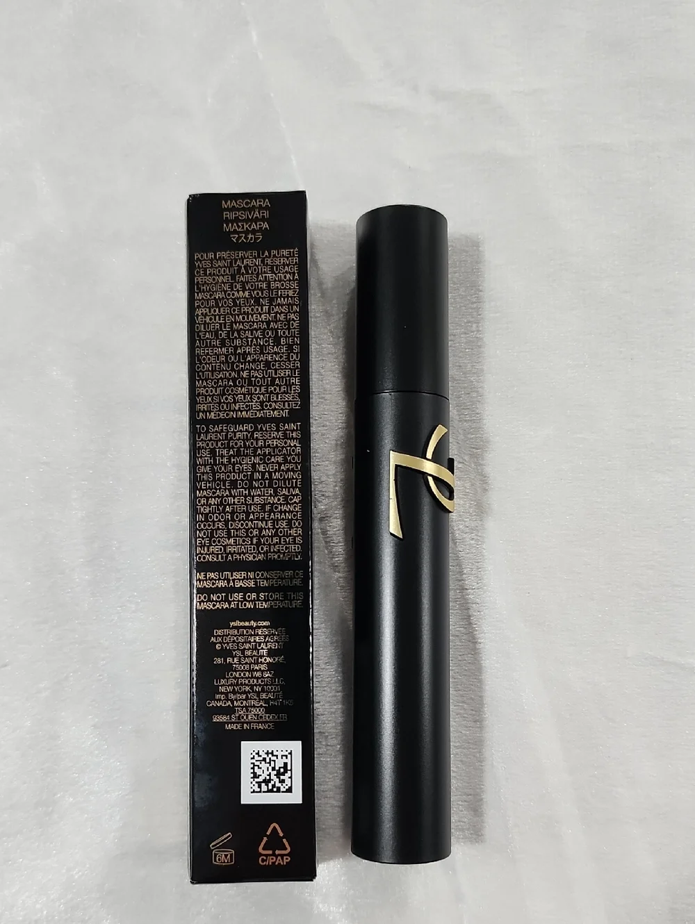 Yves Saint Laurent Lash Clash Mascara in Black with Gold Accents